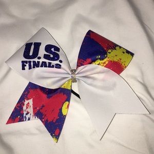US finals cheer bow